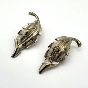 Vintage clip on leaf earring